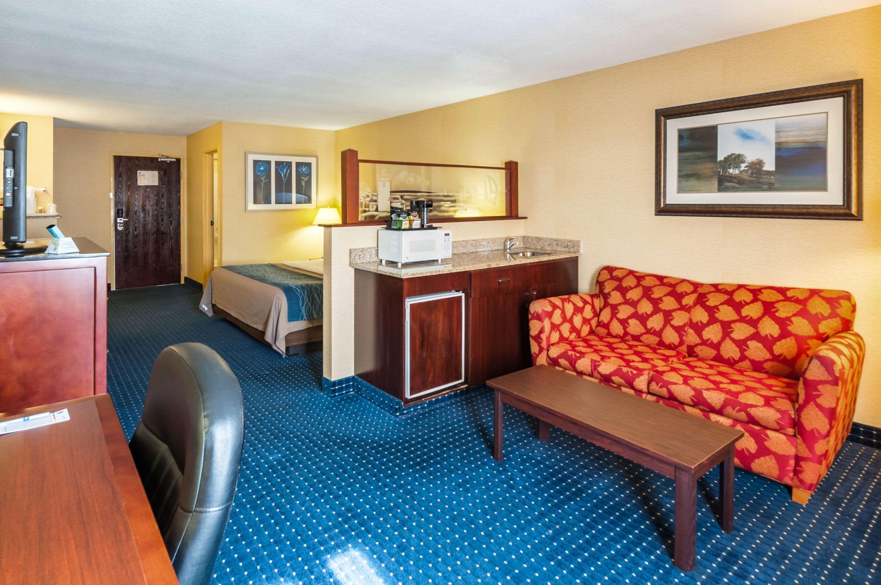 Comfort Inn And Suites Норт-Ист Экстерьер фото